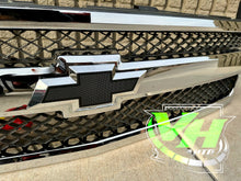 Cargar imagen en el visor de la galería, 07-13 Chevy Silverado Bowtie “Style 1” Emblem