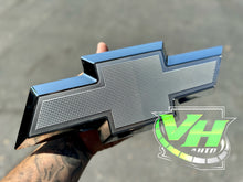 Cargar imagen en el visor de la galería, 07-13 Chevy Silverado Bowtie “Style 1” Emblem