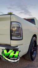 Cargar y reproducir el video en el visor de la galería, Dodge Ram 2009-2018 "Phantom 3 5th Gen Style SEQUENCE" Tail Lamps