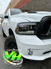 Cargar imagen en el visor de la galería, 09-18 Dodge Ram Switchback Dual Projector Headlights
