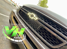 Cargar imagen en el visor de la galería, 03-06 LED Chevy Silverado Bowtie “Style 1” Emblem