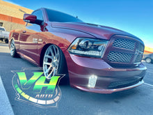 Cargar imagen en el visor de la galería, 09-18 Dodge Ram R/T Style Headlights