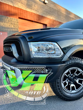 Cargar imagen en el visor de la galería, 09-18 Dodge Ram “R/T Style Clear Corner” Headlights
