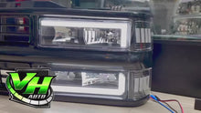 Cargar y reproducir el video en el visor de la galería, 94-98 Chevy Silverado Tahoe Blazer SEQUENTIAL SIGNAL Corner Lamp Kit
