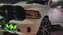 Cargar y reproducir el video en el visor de la galería, 09-18 Dodge Ram DUAL SEQUENTIAL LED Reflector Headlights
