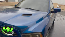 Cargar y reproducir el video en el visor de la galería, 09-18 Dodge Ram 1500 “Switchback Sequential LED HOOD VENT KIT”
