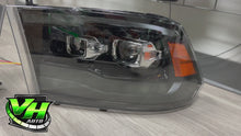 Cargar y reproducir el video en el visor de la galería, 09-18 Dodge Ram Sequential Dual Projector Headlights
