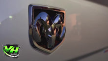 Cargar y reproducir el video en el visor de la galería, Dodge Ram LED Emblem
