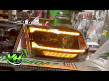 Cargar y reproducir el video en el visor de la galería, 09-18 Dodge Ram TRIPLE SEQUENTIAL LED Projector Headlights
