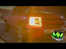 Cargar y reproducir el video en el visor de la galería, 07-13 Chevy Silverado &quot;Switchback Sequential Big C Reflector&quot; Headlights
