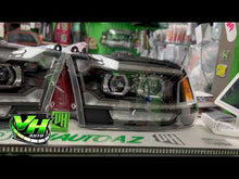 Cargar y reproducir el video en el visor de la galería, 09-18 Dodge Ram TRIPLE SEQUENTIAL LED Projector Headlights
