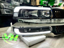 Cargar imagen en el visor de la galería, 1999-2002 Chevy Silverado / 2000-2006 Tahoe “Big C Bar Gen 2 SWITCHBACK SEQUENTIAL” LED DRL Headlamps
