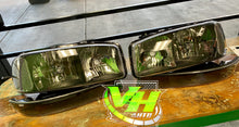 Cargar imagen en el visor de la galería, 99-06 GMC Sierra Yukon Original Style Headlights
