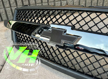 Cargar imagen en el visor de la galería, 99-02 Chevy Silverado / 00-06 Tahoe Suburban Bowtie “Style 1” Emblem
