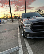 Cargar imagen en el visor de la galería, 09-18 Dodge Ram DUAL SEQUENTIAL LED Projector Headlights
