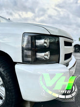 Cargar imagen en el visor de la galería, 07-13 Chevy Silverado Original Style Headlamps
