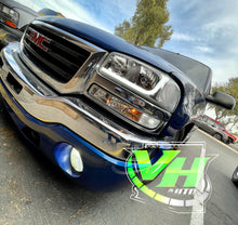 Cargar imagen en el visor de la galería, 99-06 GMC Sierra Yukon &quot;L Bar&quot; Headlights
