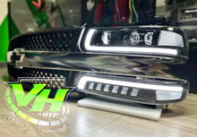 Cargar imagen en el visor de la galería, 1999-2002 Chevy Silverado / 2000-2006 Tahoe “ALPHA FULL LED” Headlamps
