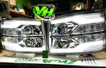 Cargar imagen en el visor de la galería, 07-13 Chevy Silverado LED DRL &quot;Lightning Bar” Projector Headlamps
