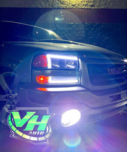 Cargar imagen en el visor de la galería, 99-06 GMC Sierra Yukon &quot;Gen 2 Big C Sequential&quot; Headlights
