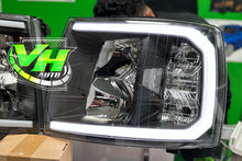 Cargar imagen en el visor de la galería, 07-13 Chevy Silverado &quot;Switchback Sequential Big C Reflector&quot; Headlights
