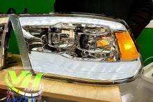 Cargar imagen en el visor de la galería, 09-18 Dodge Ram Sequential Dual Projector Headlights
