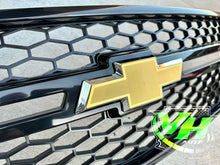 Cargar imagen en el visor de la galería, 03-06 Chevy Silverado Bowtie “Style 1” Emblem
