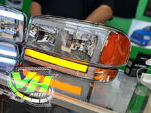 Cargar imagen en el visor de la galería, 99-06 GMC Sierra Yukon &quot;Gen 2 Big C Sequential&quot; Headlights
