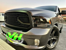 Cargar imagen en el visor de la galería, 09-18 Dodge Ram TRIPLE SEQUENTIAL LED Projector Headlights
