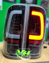 Cargar imagen en el visor de la galería, 08-16 Ford F250+ “C Bar” LED Tail Lamps
