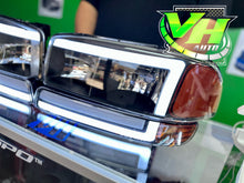 Cargar imagen en el visor de la galería, 99-06 GMC Sierra Yukon &quot;Gen 2 Big C Sequential&quot; Headlights
