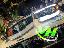 Cargar imagen en el visor de la galería, 09-18 Dodge Ram Sequential Dual Projector Headlights
