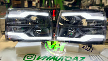 Cargar imagen en el visor de la galería, 07-13 Chevy Silverado LED DRL &quot;Lightning Bar” Projector Headlamps
