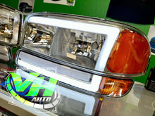 Cargar imagen en el visor de la galería, 99-06 GMC Sierra Yukon &quot;Gen 2 Big C Sequential&quot; Headlights
