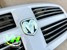 Cargar imagen en el visor de la galería, Dodge Ram LED Emblem
