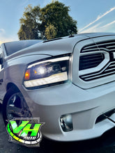 Cargar imagen en el visor de la galería, 09-18 Dodge Ram Sequential Dual Projector Headlights
