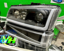 Cargar imagen en el visor de la galería, 03-06 Chevy Silverado &quot;Switchback Sequential L Bar&quot; Headlights
