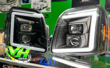 Cargar imagen en el visor de la galería, 07-14 GMC Yukon / XL &quot;Switchback Sequential C&quot; Headlights
