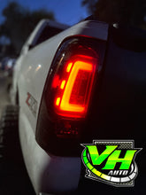 Cargar imagen en el visor de la galería, 1999-2006 Chevy Silverado GMC Sierra LED “C Bar Sequence” Tail Lamps
